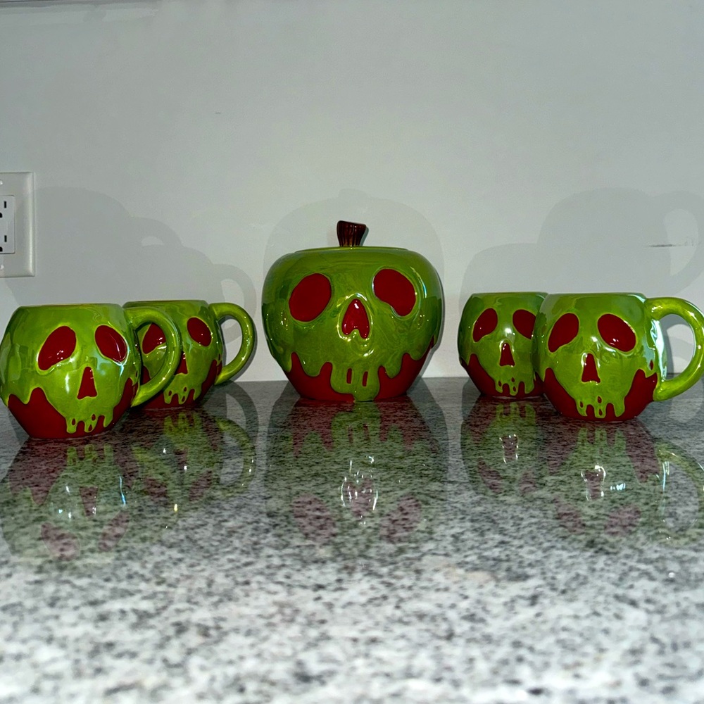Disney Villains Poison Apple cookie jar and mug set
